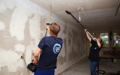 Nicotineaanslag en rooklucht verwijderen van muren en plafond